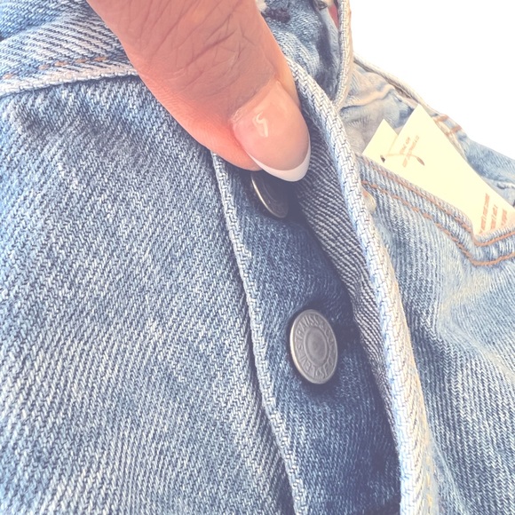 LEVI’S 501 Skinny Leg Button Fly Original Fit 25x30 Whiskering Distressed NEW - Picture 6 of 14